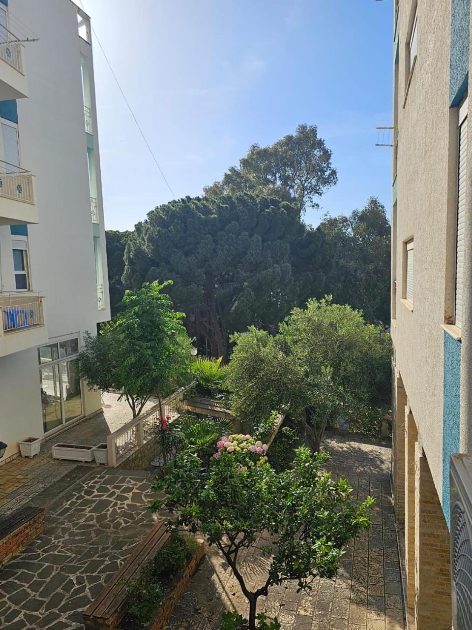 Redsun Apartment Vlorë Exterior foto